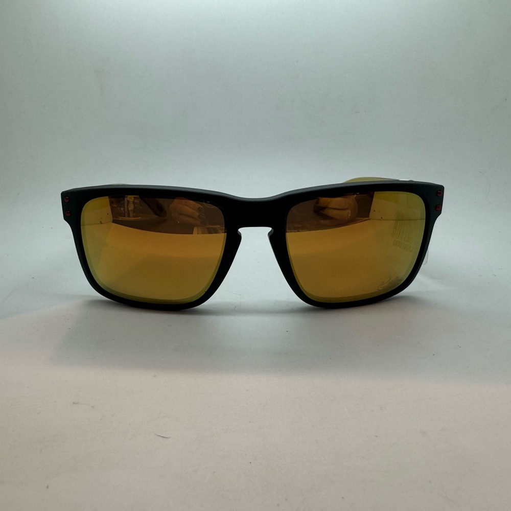 Oakley
HOLBROOK
BLK MT
GLD PMZ